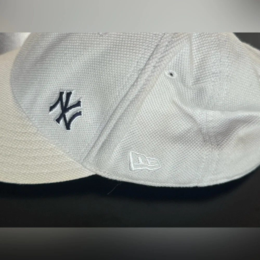 New York Yankees Hat New Era Cap 7 1/4 Light White 59Fifty Fitted Baseball MLB